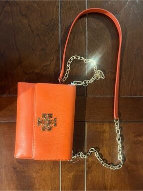 NEW Tory  Burch Britten chain shoulder/wallet/sling bag